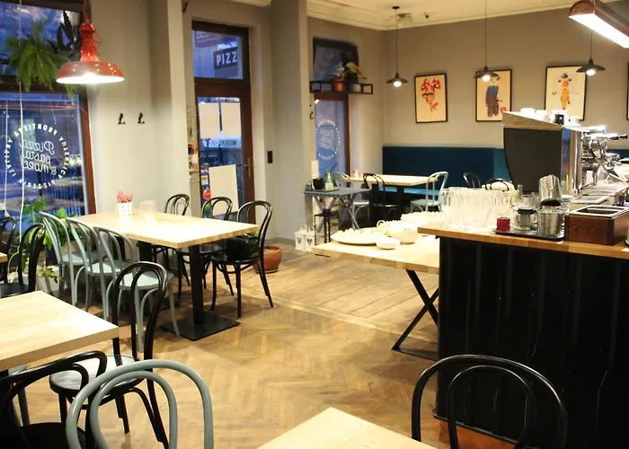 Blooms Inn - City Center Poznan By Friendly Apartments