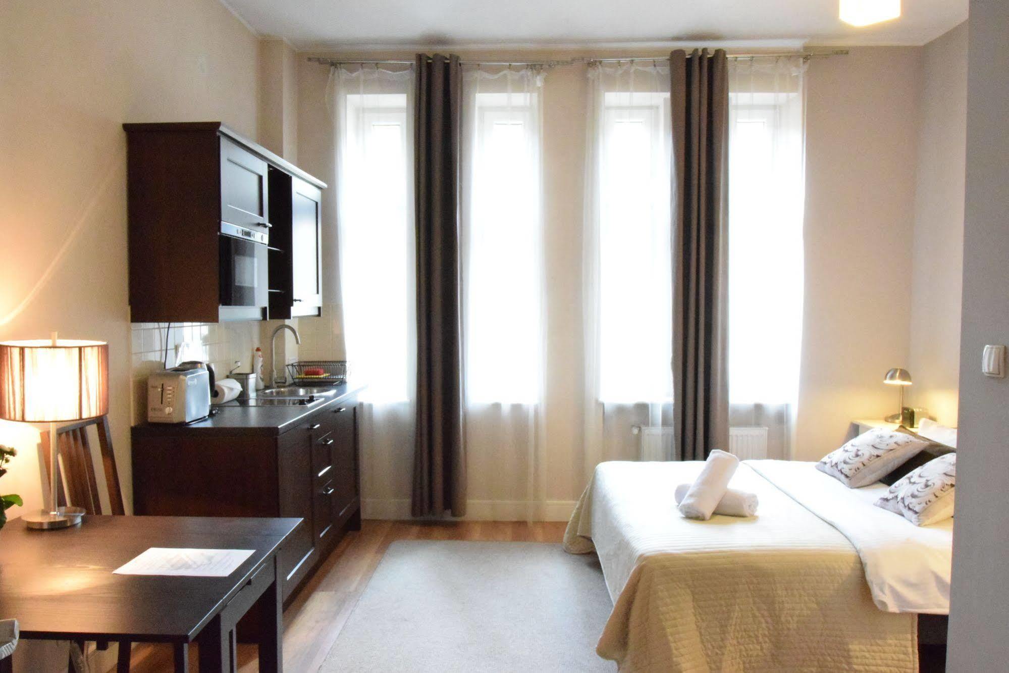 Blooms Inn - City Center Poznan By Friendly Apartments Познань